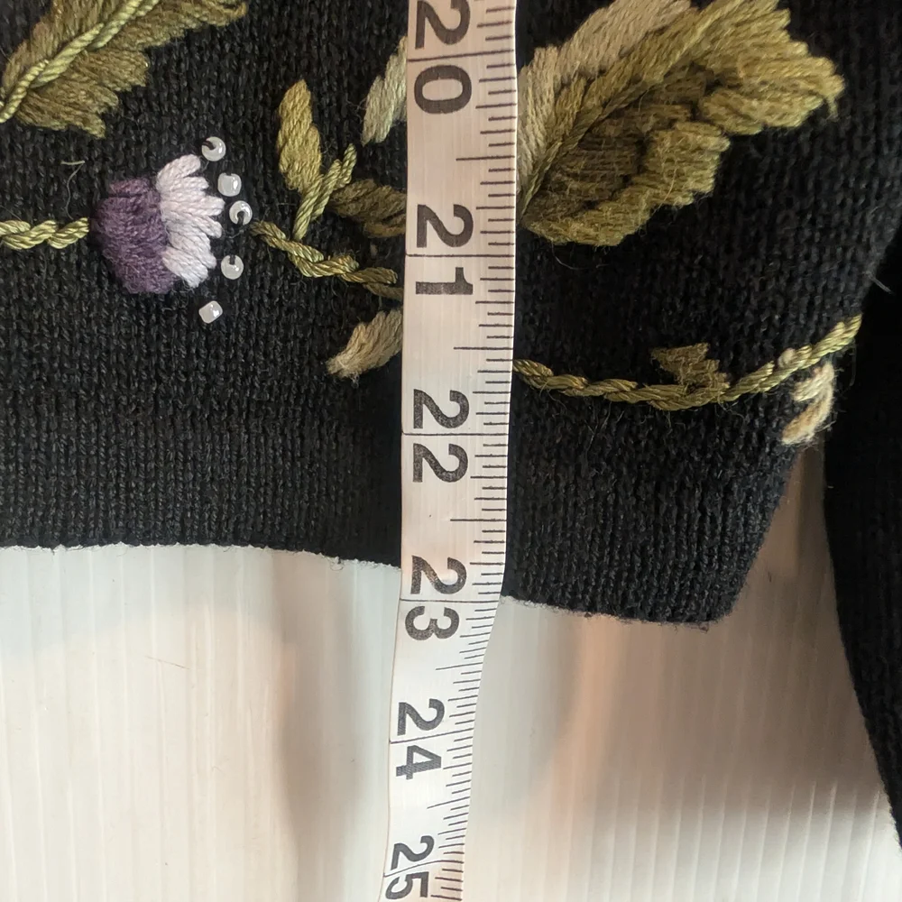 Vintage DRESS BARN Women's Floral Embroidered Black Knit Cardigan Size 8 - Picture 6 of 11